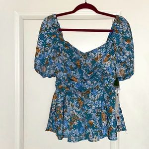 Cute shirt with puff sleeve